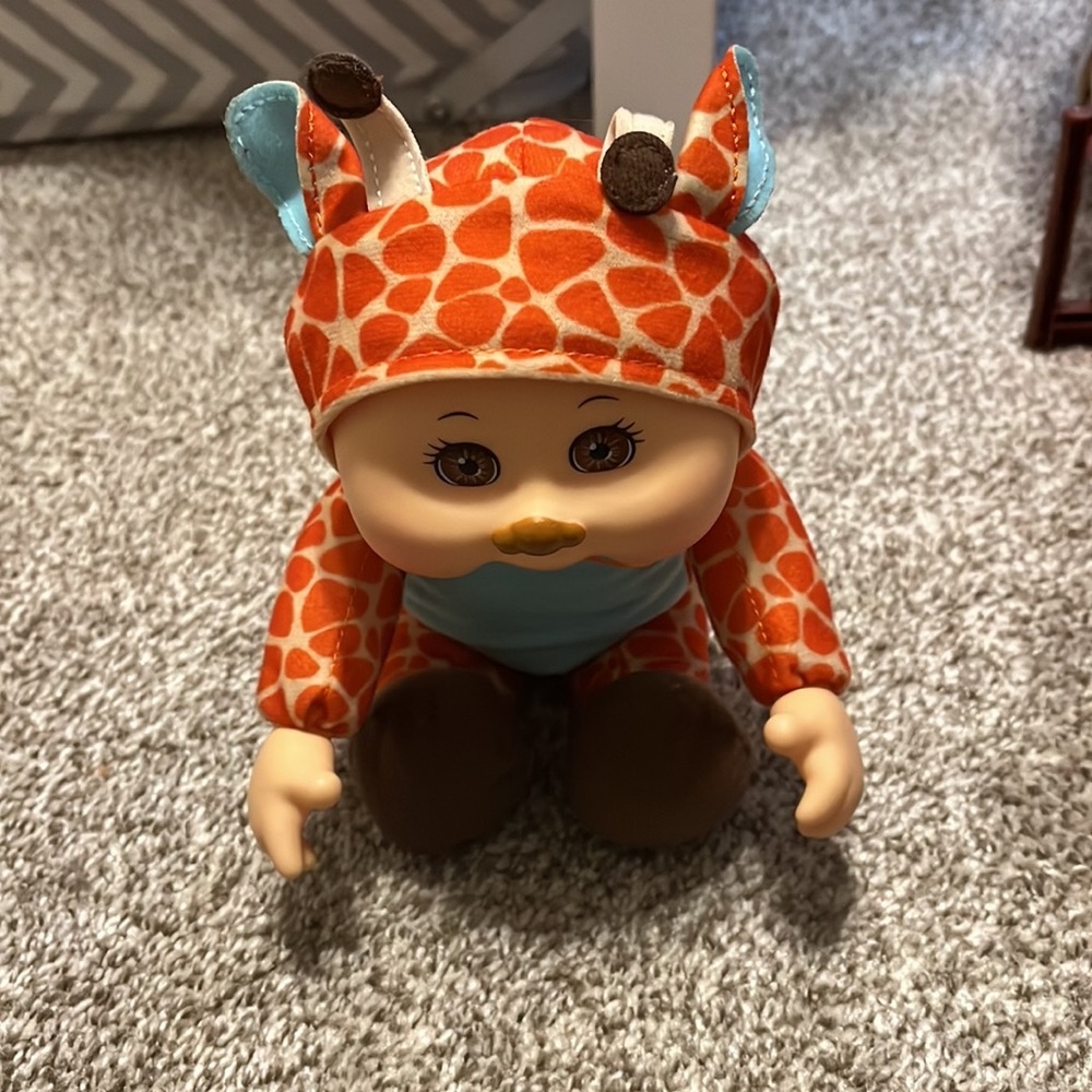 Giraffe Cabbage Patch - Picture 2 of 3